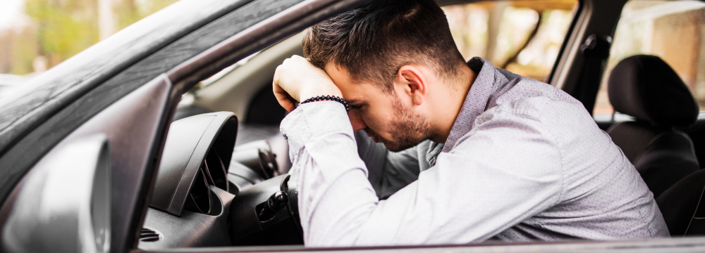 Riscos de deixar o carro muito tempo sem ligar